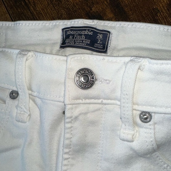 Abercrombie White High-Waisted Jeans - Picture 2 of 7